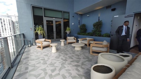 501 NE 1st St #1006 Miami Beach, FL 33132