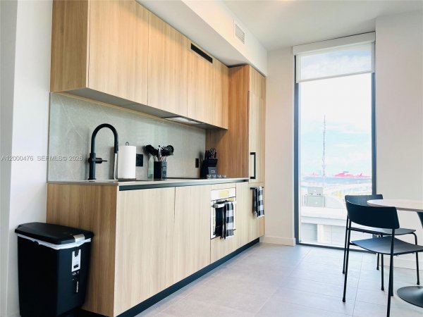 121 NE 25th St #1701 Miami, FL 33132