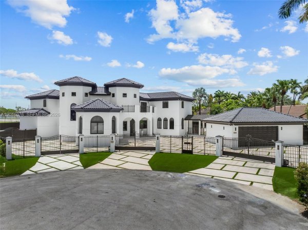 9881 SW 148th Ter Miami, FL 33176