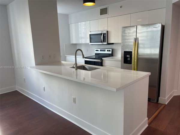 1155 Brickell Bay Dr #1102 Miami, FL 33131