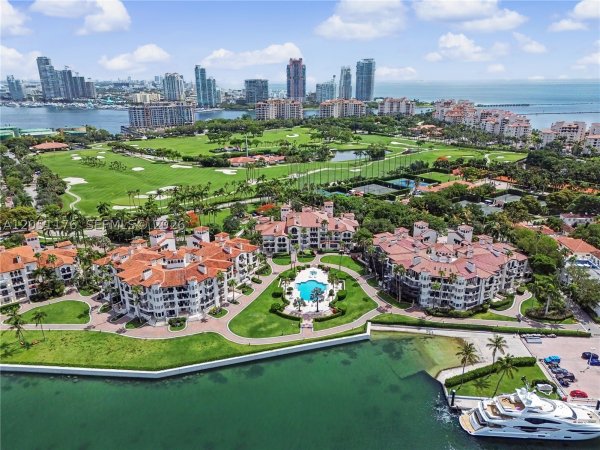 2124 Fisher Is Dr #2124 Miami Beach, FL 33109