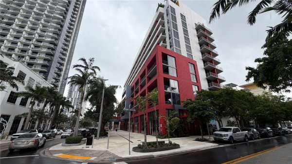 90 NE 32nd Ave #PH17 Miami, FL 33137