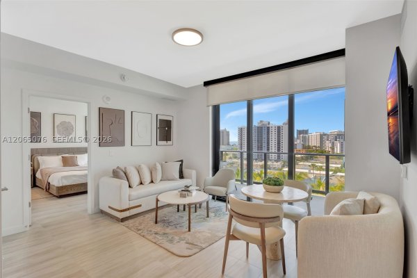 580 72nd St #808 Miami Beach, FL 33141