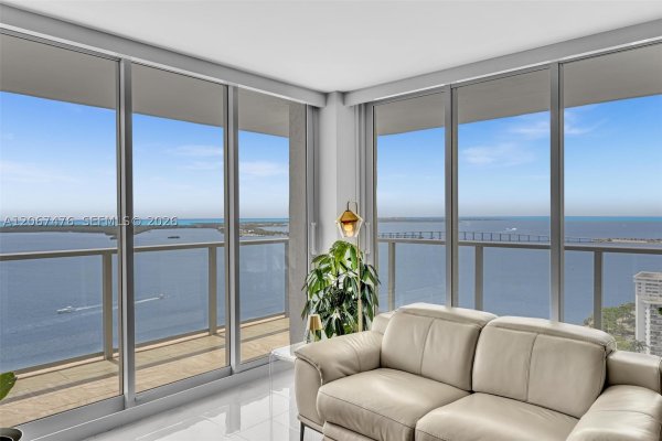 1155 Brickell Bay Dr #3211 Miami, FL 33131