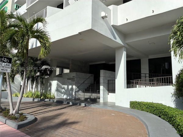 4301 Collins Ave #402 Miami Beach, FL 33140