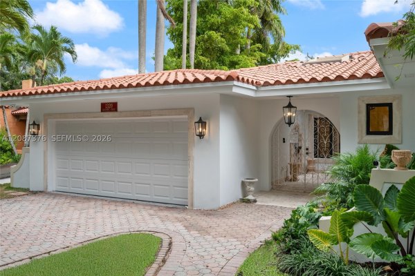 1320 Alhambra Cir Coral Gables, FL 33134