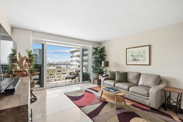 1900 S Ocean #1504 Fort Lauderdale, FL 33316