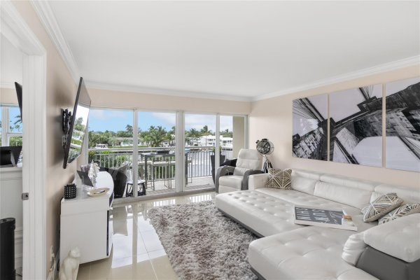 2611 N Riverside #307 Pompano Beach, FL 33062