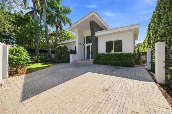 121 S Gordon Fort Lauderdale, FL 33301