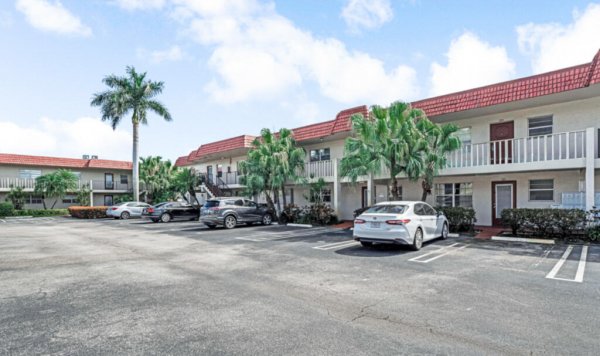 33 Abbey #103 Delray Beach, FL 33446