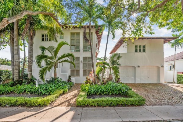350 E Woodcrest Key Biscayne, FL 33149 350 E Woodcrest Key Biscayne, FL 33149