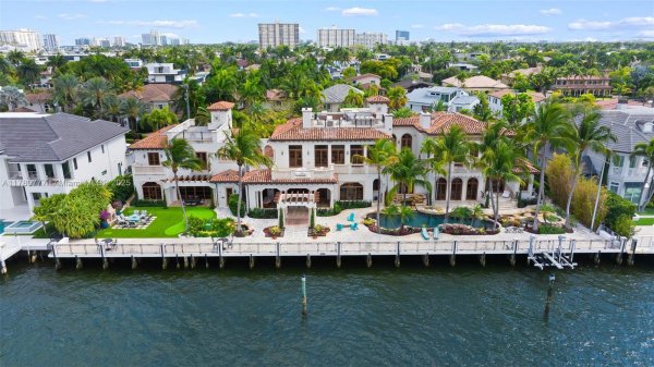 2509 Aqua Vis Blvd Fort Lauderdale, FL 33301