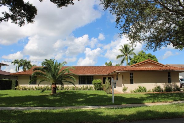 16100 W Prestwick Pl Miami Lakes, FL 33014