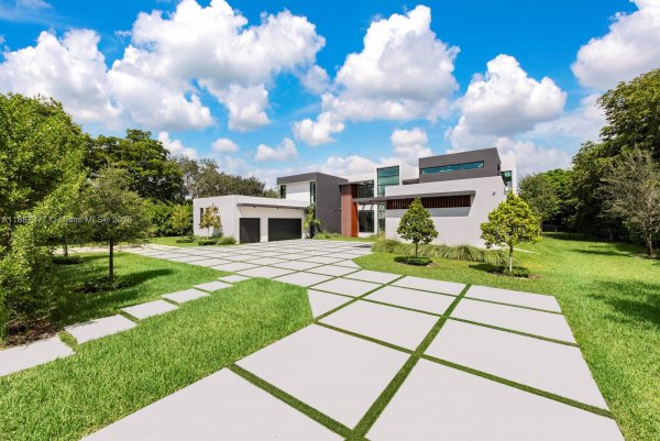 7425 SW 136th St Pinecrest, FL 33156