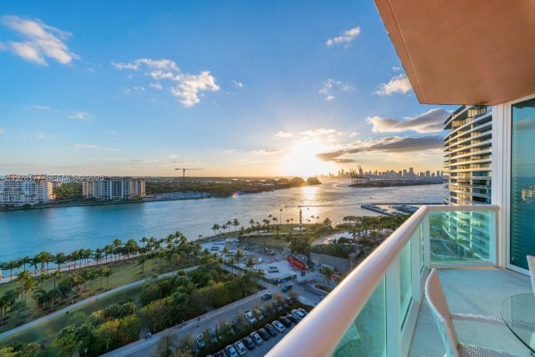 300 S Pointe Dr #1701 Miami Beach, FL 33139