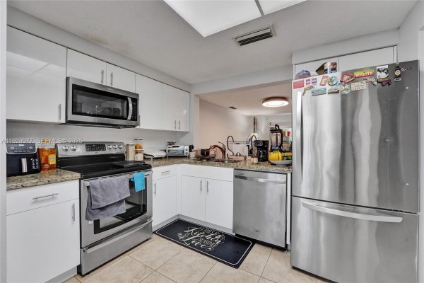 3592 NW 83rd Ln Sunrise, FL 33351