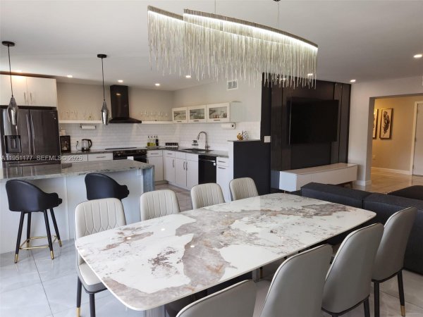 1075 92nd St #405 Bay Harbor Islands, FL 33154