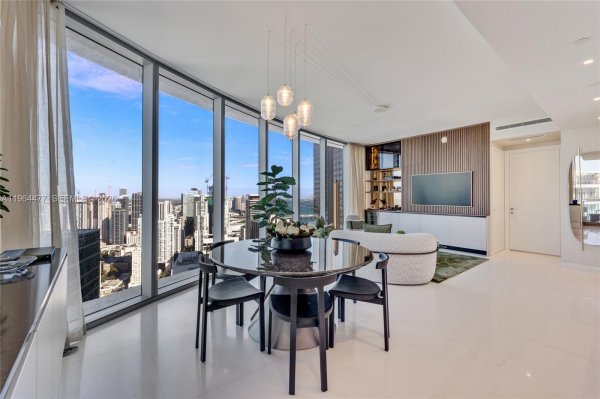 300 Biscayne Blvd Way #5008W Miami, FL 33131