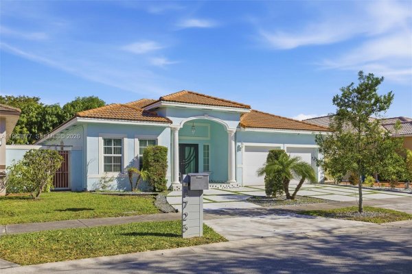 8725 NW 148th Ter Miami Lakes, FL 33018