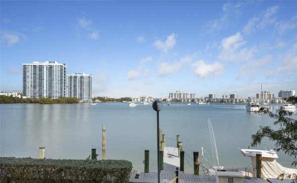 16558 NE 26th Ave #2G North Miami Beach, FL 33160