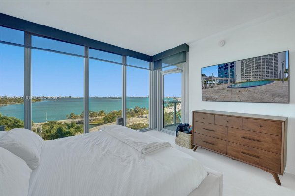 601 NE 36th St #811 Miami, FL 33137