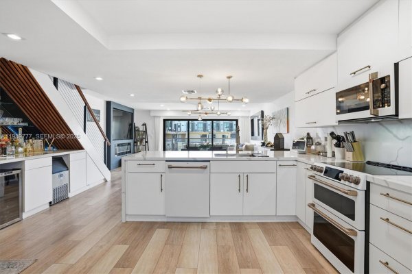 4000 NE 168th St #113B North Miami Beach, FL 33160