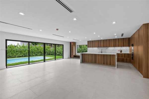 6091 SW 79th St South Miami, FL 33143