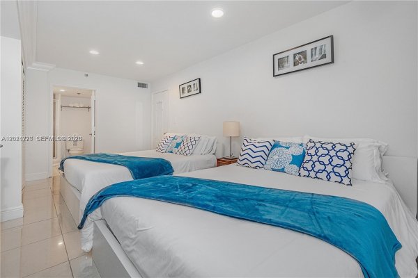 5225 Collins Ave #407 Miami Beach, FL 33140