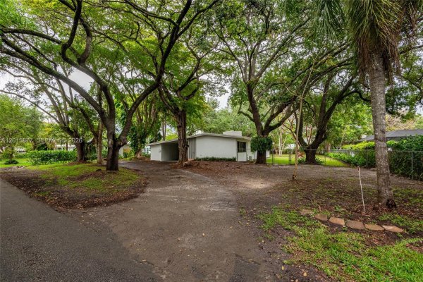 12725 SW 80th Ave Pinecrest, FL 33156