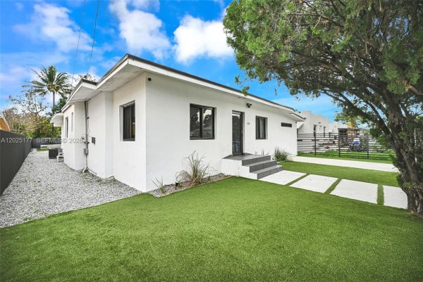 112 NW 53rd St Miami, FL 33127