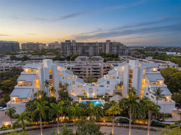 50 Ocean Ln Dr #PH601 Key Biscayne, FL 33149