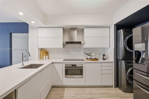 31 SE 5th St #2410 Miami, FL 33131