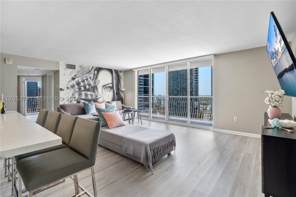 1200 Brickell Bay Dr #2423 Miami, FL 33131