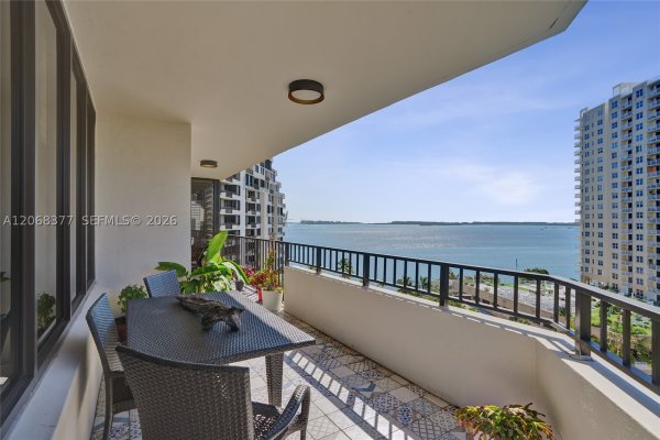 520 Brickell Key Dr #A1015 Miami, FL 33131