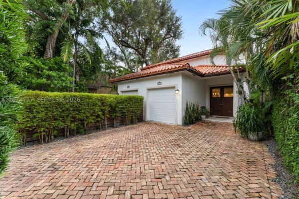 3068 Shipping Ave Coconut Grove, FL 33133