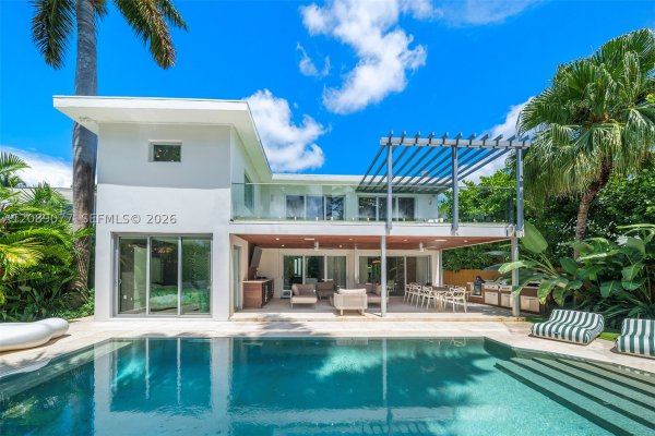 110 Venetian Way Miami Beach, FL 33139