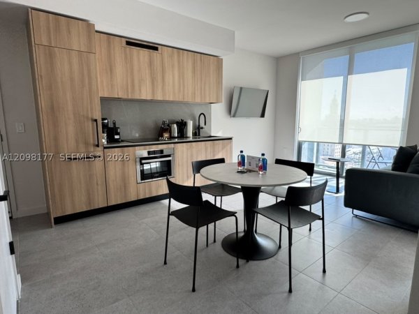 121 NE 5th St #1913 Miami, FL 33132
