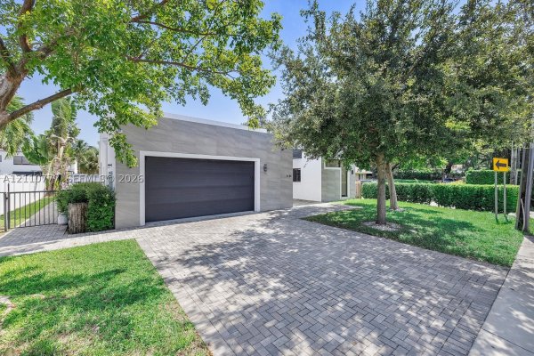 4484 SW 26th Ave Fort Lauderdale, FL 33312