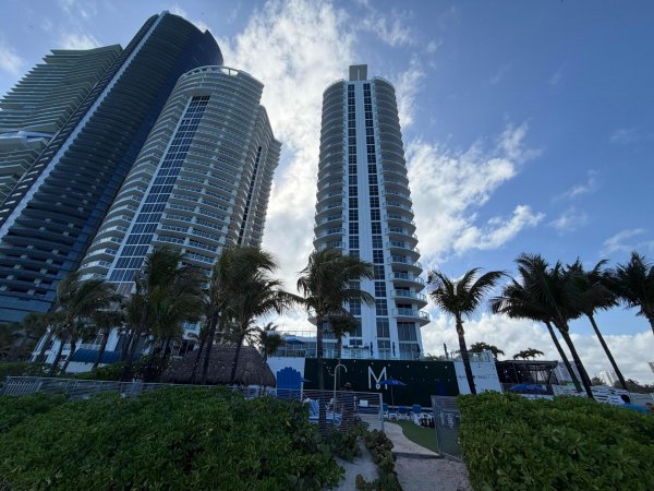 18683 Collins #2303 Sunny Isles Beach, FL 33160