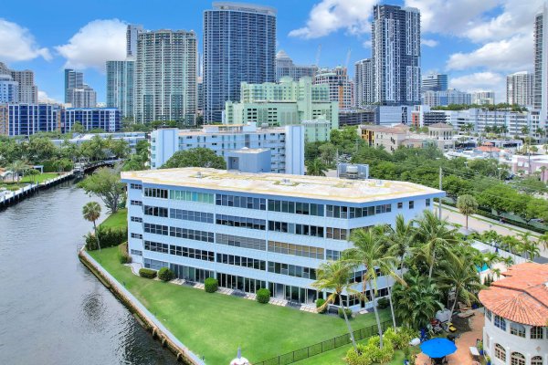 818 SE 4th #505 Fort Lauderdale, FL 33301