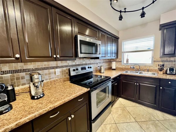 160 NE 8th #1b Hallandale Beach, FL 33009