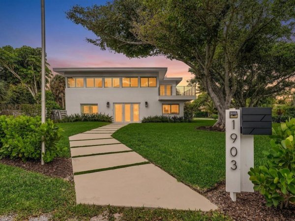 1903 Bay Pompano Beach, FL 33062