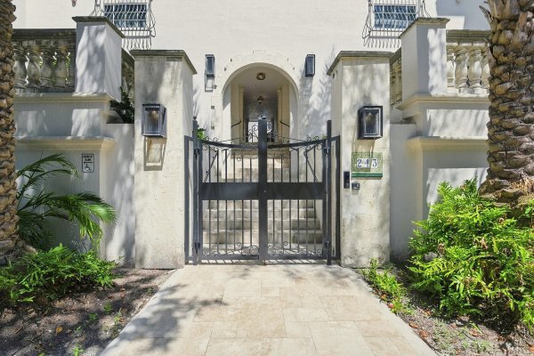 243 Meridian #113 Miami Beach, FL 33139