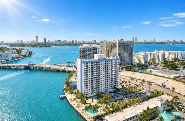 1865 79th St #16B North Bay Village, FL 33141