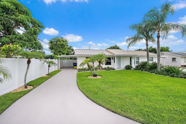 200 Anglers Cir Jupiter, FL 33458