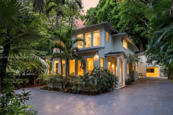 4286 S Douglas Rd Miami, FL 33133