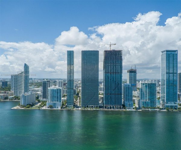 700 NE 24th St #903 Miami, FL 33137