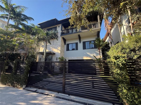 3554 W Glencoe St Miami, FL 33133