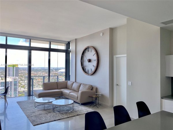 68 SE 6th St #4008 Miami, FL 33131