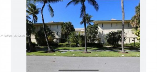 255 Sunrise Dr #203 Key Biscayne, FL 33149